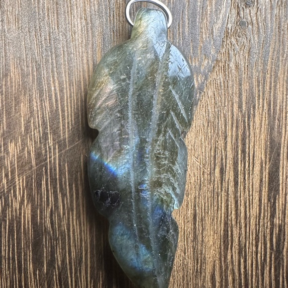 Long Rainbow Flash Labradorite Leaf Pendant Necklace on Stainless Steel Chain - Picture 2 of 13